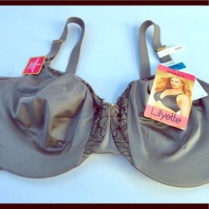 NWT Lilyette Minimizer Underwire Bra.